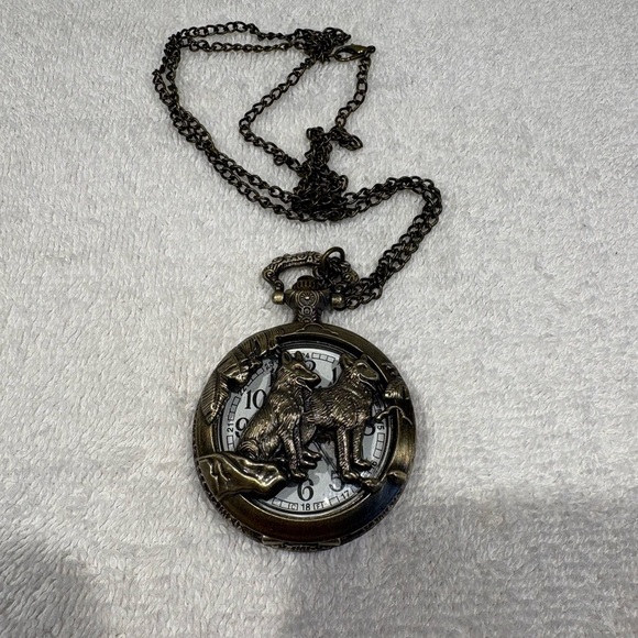 Collectible Vintage-Style Wolf Pocket Watch Necklace Antique Bronze - Picture 1 of 8